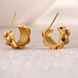 NEW 18K Gold Geometric Textured Hoop Earrings